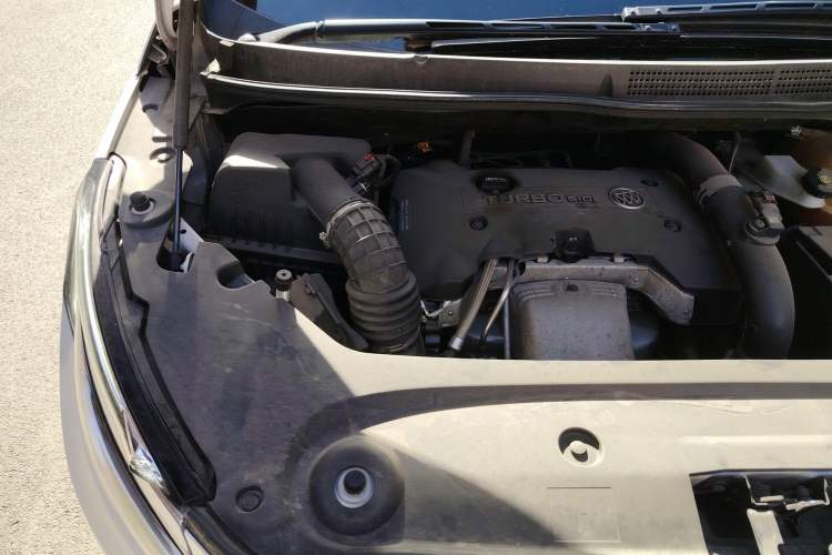 Used Buick GL8 2017 ES 28T Luxury Model China V Standard Engine Bay Right
