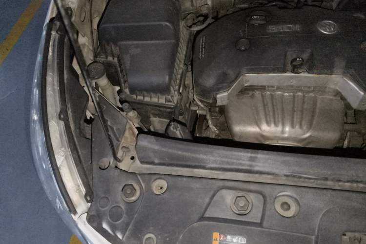 Used Buick GL8 2017 25S Luxury Version China V Standard Engine Bay Right