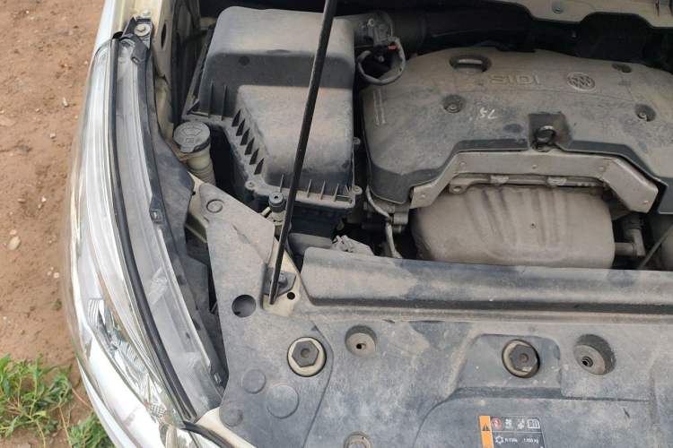 Used Buick GL8 2017 25S Prestige Version China V Standard Engine Bay Right