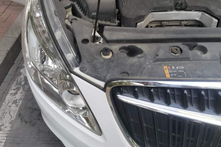 Used Buick GL8 2017 25S Comfort Version China V Standard Engine Bay Right