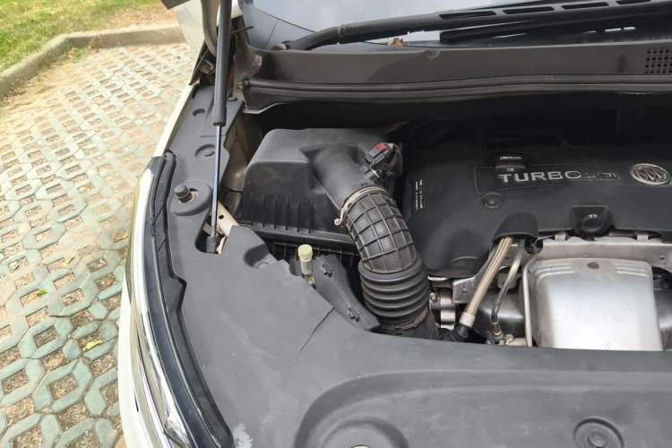Used Buick GL8 2017 ES 28T Luxury Model China V Standard Engine Bay Right