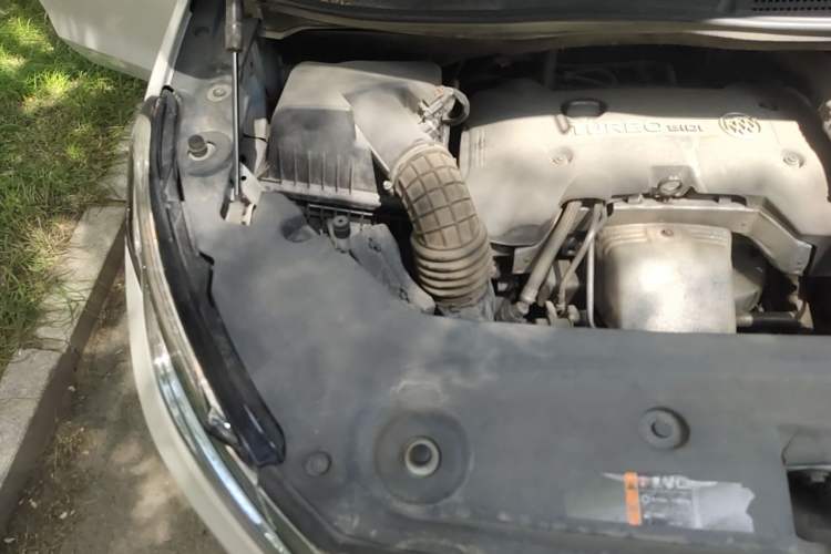 Used Buick GL8 2017 ES 28T Comfort Model China V Standard Engine Bay Right