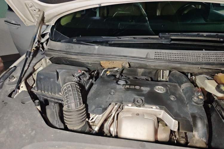 Used Buick GL8 2017 ES 28T Flagship Model China V Standard Engine Bay Right