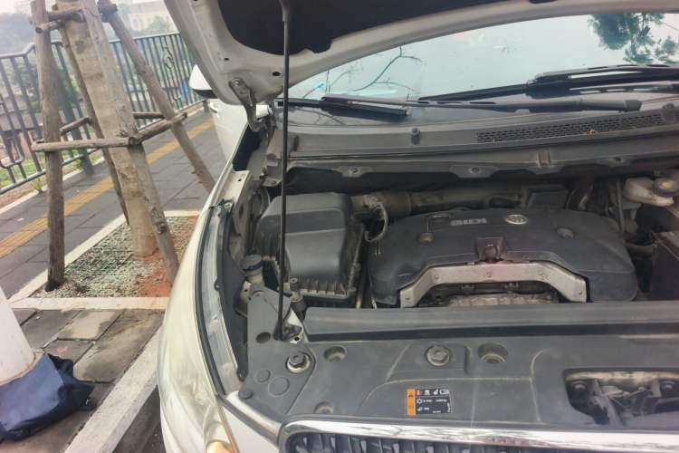 Used Buick GL8 2017 25S Luxury Version China V Standard Engine Bay Right