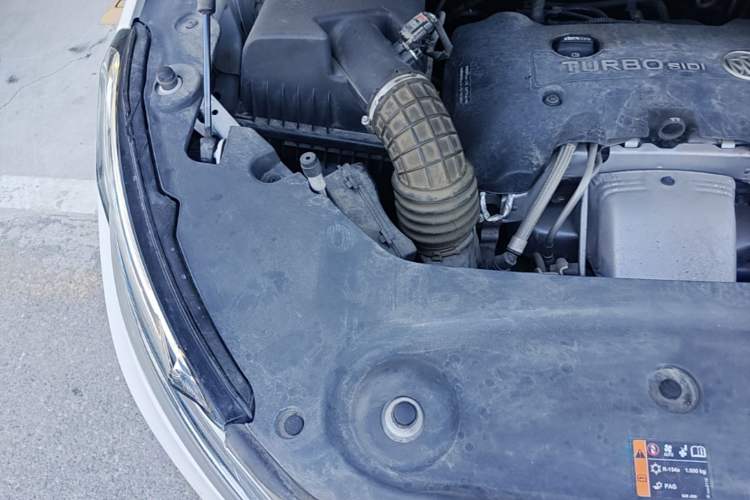 Used Buick GL8 2017 ES 28T Flagship Model China V Standard Engine Bay Right