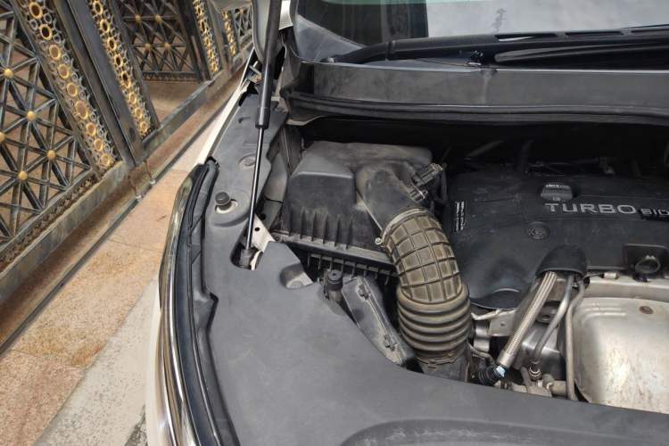 Used Buick GL8 2017 ES 28T Premium Version China V Standard Engine Bay Right