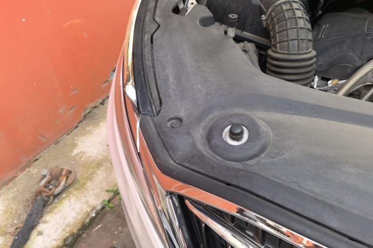 Used Buick GL8 2017 ES 28T Comfort Model China V Standard Engine Bay Right