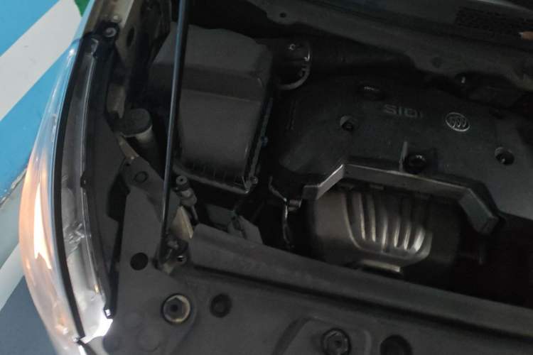 Used Buick GL8 2017 25S Luxury Version China V Standard Engine Bay Right