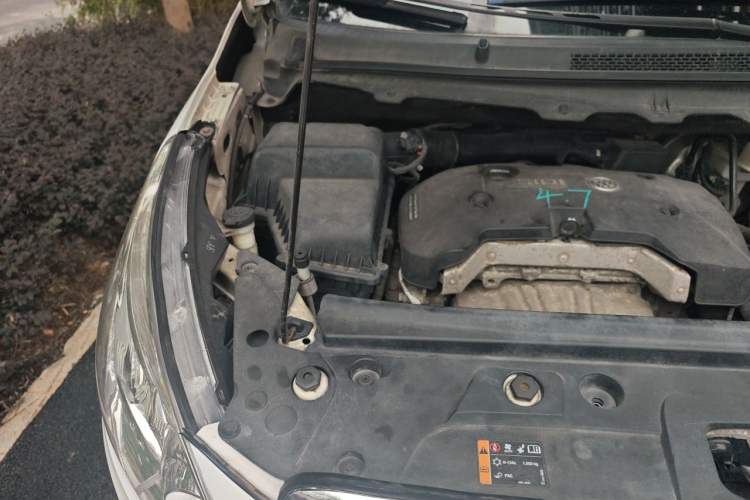 Used Buick GL8 2017 25S Luxury Version China V Standard Engine Bay Right