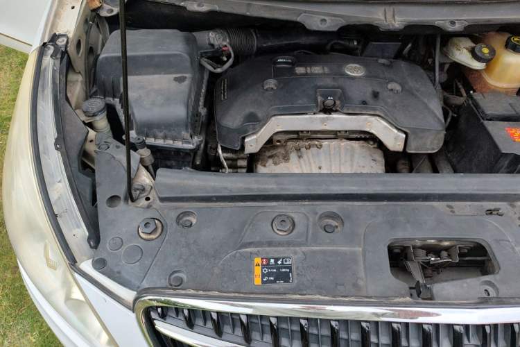 Used Buick GL8 2017 25S Comfort Version China V Standard Engine Bay Right