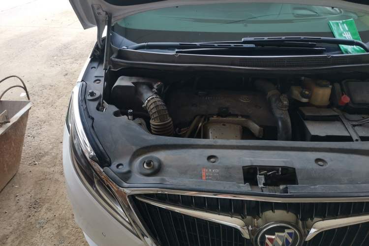 Used Buick GL8 2017 ES 28T Flagship Model China V Standard Engine Bay Right
