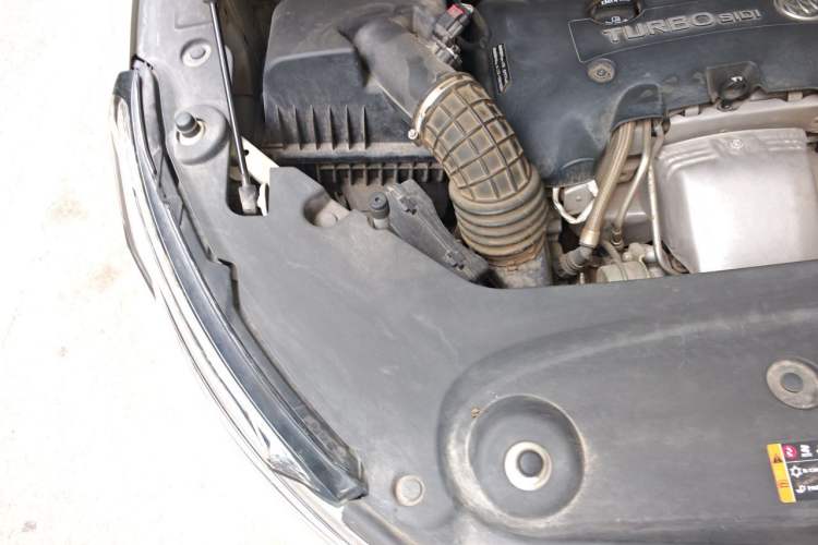 Used Buick GL8 2017 ES 28T Luxury Model China V Standard Engine Bay Right