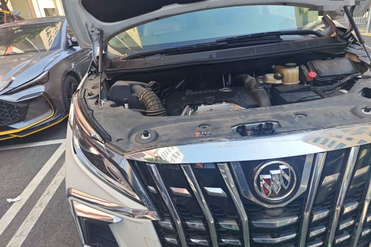 Used Buick GL8 2017 ES 28T Comfort Model China V Standard Engine Bay Right