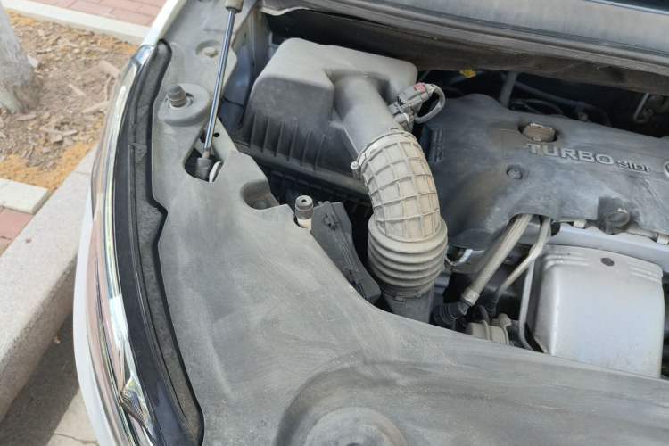 Used Buick GL8 2017 ES 28T Luxury Model China V Standard Engine Bay Right