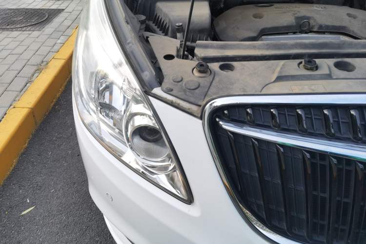 Used Buick GL8 2017 25S Luxury Version China V Standard Engine Bay Right