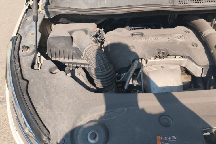 Used Buick GL8 2017 ES 28T Luxury Model China V Standard Engine Bay Right