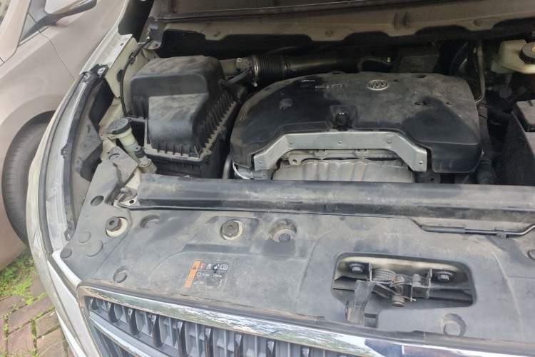 Used Buick GL8 2017 25S Luxury Version China V Standard Engine Bay Right