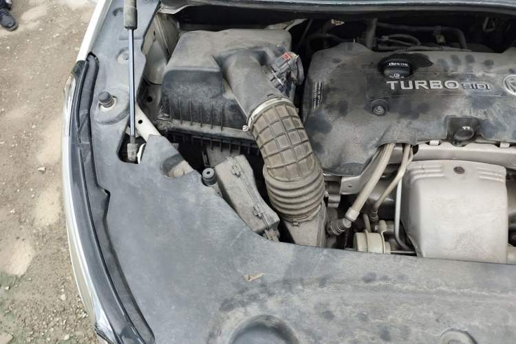 Used Buick GL8 2017 ES 28T Luxury Model China V Standard Engine Bay Right