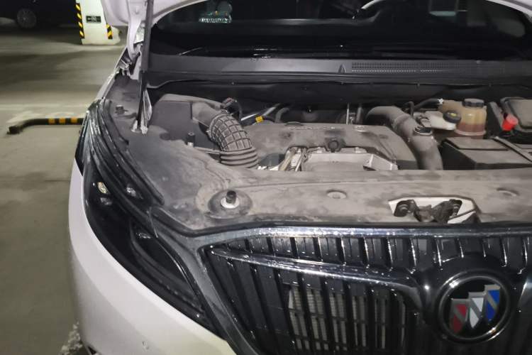 Used Buick GL8 2017 ES 28T Flagship Model China V Standard Engine Bay Right