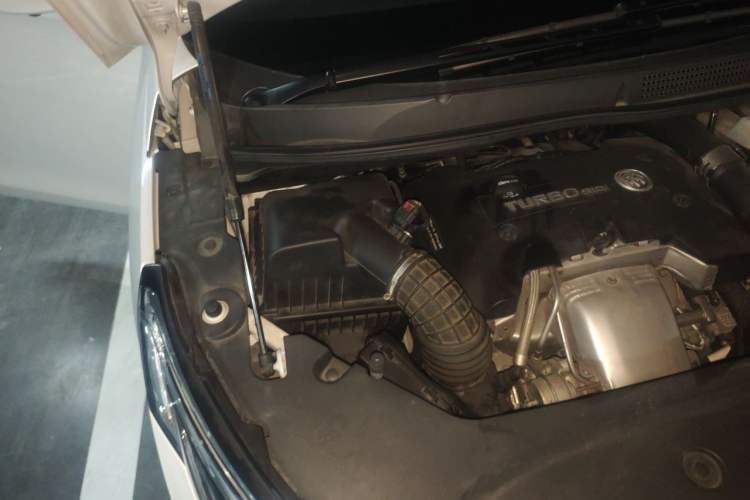 Used Buick GL8 2017 ES 28T Premium Version China V Standard Engine Bay Right