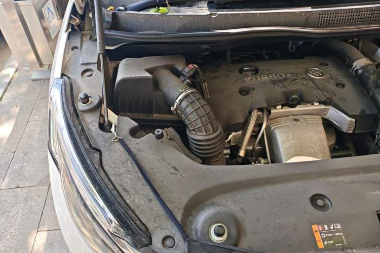 Used Buick GL8 2017 ES 28T Flagship Model China V Standard Engine Bay Right