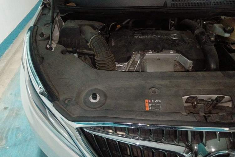 Used Buick GL8 2017 ES 28T Luxury Model China V Standard Engine Bay Right