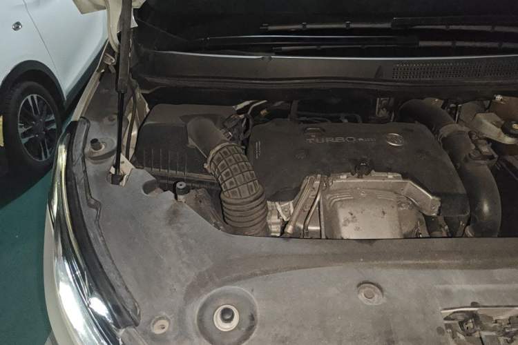Used Buick GL8 2017 ES 28T Premium Version China V Standard Engine Bay Right