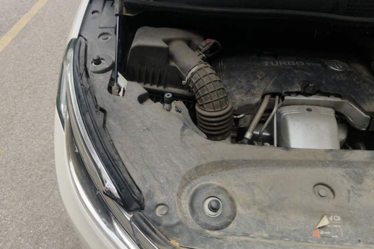Used Buick GL8 2017 ES 28T Premium Version China V Standard Engine Bay Right