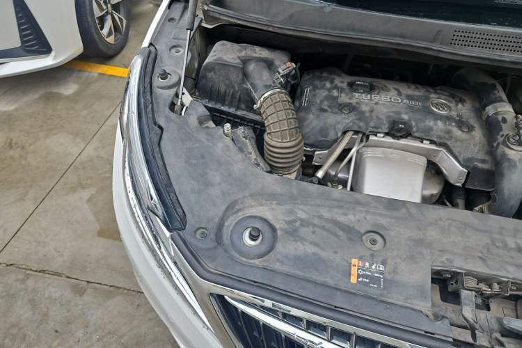 Used Buick GL8 2017 ES 28T Flagship Model China V Standard Engine Bay Right