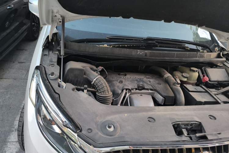 Used Buick GL8 2017 ES 28T Comfort Model China V Standard Engine Bay Right