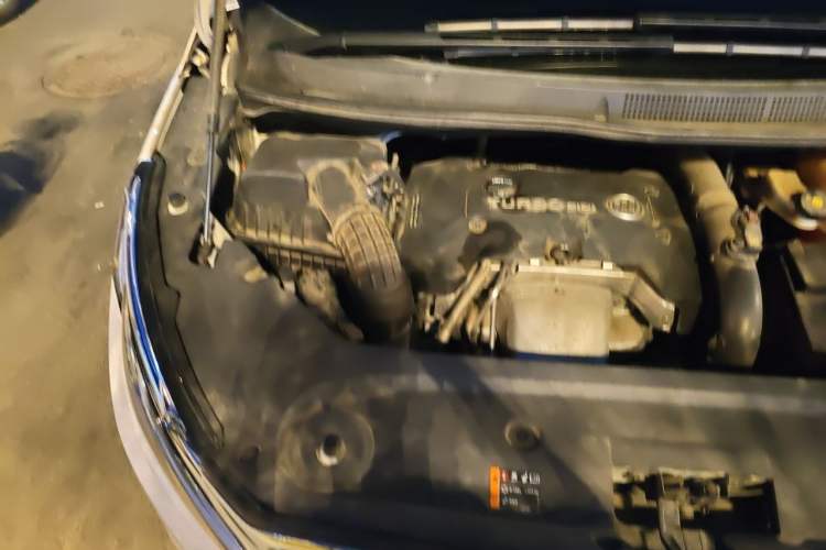 Used Buick GL8 2017 ES 28T Flagship Model China V Standard Engine Bay Right