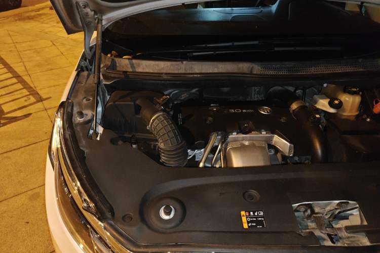 Used Buick GL8 2017 ES 28T Luxury Model China V Standard Engine Bay Right