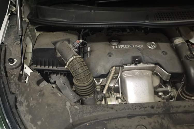 Used Buick GL8 2017 ES 28T Comfort Model China V Standard Engine Bay Right