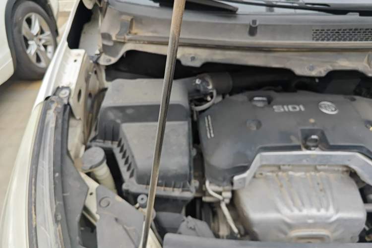 Used Buick GL8 2017 25S Comfort Version China V Standard Engine Bay Right