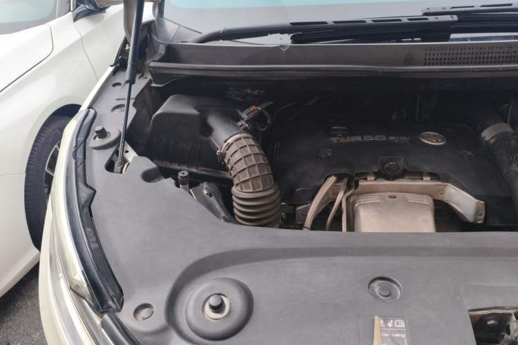 Used Buick GL8 2017 ES 28T Comfort Model China V Standard Engine Bay Right