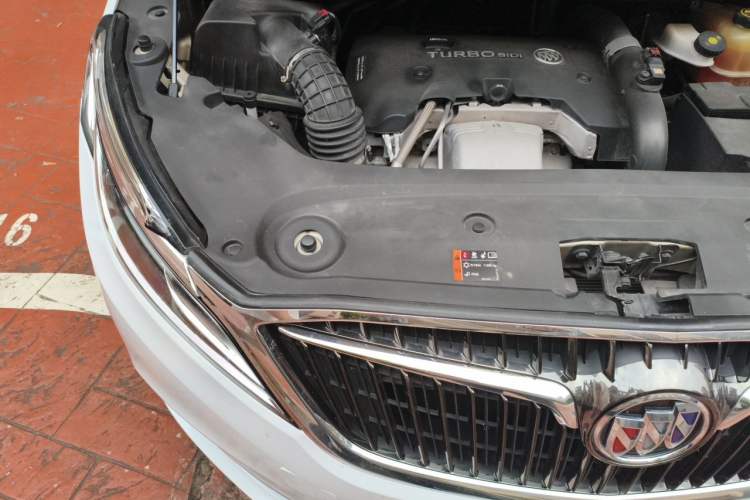 Used Buick GL8 2017 ES 28T Premium Version China V Standard Engine Bay Right