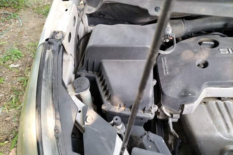 Used Buick GL8 2017 25S Luxury Version China V Standard Engine Bay Right