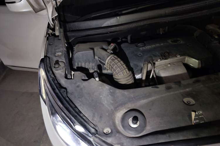Used Buick GL8 2017 ES 28T Flagship Model China V Standard Engine Bay Right