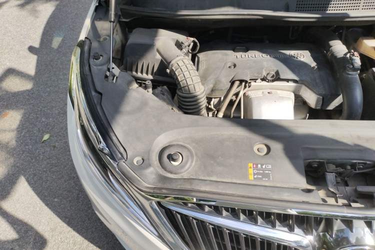 Used Buick GL8 2017 ES 28T Flagship Model China V Standard Engine Bay Right
