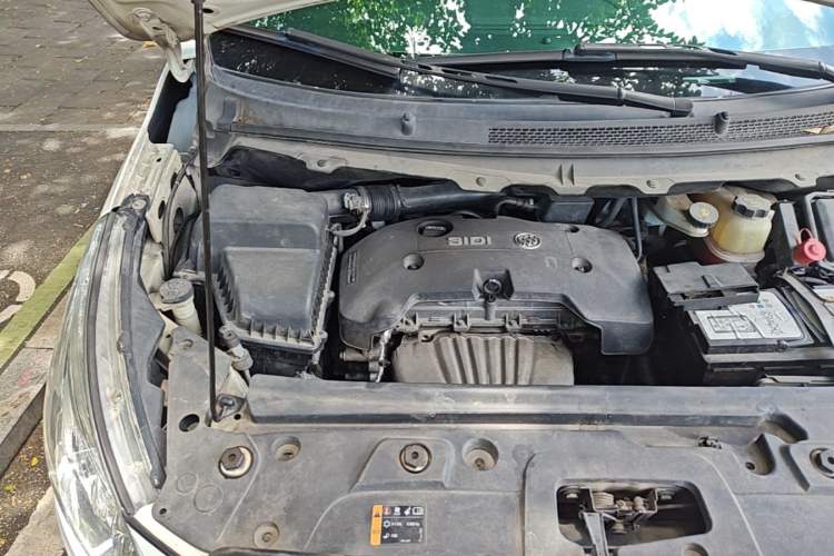 Used Buick GL8 2017 25S Prestige Version China V Standard Engine Bay Right
