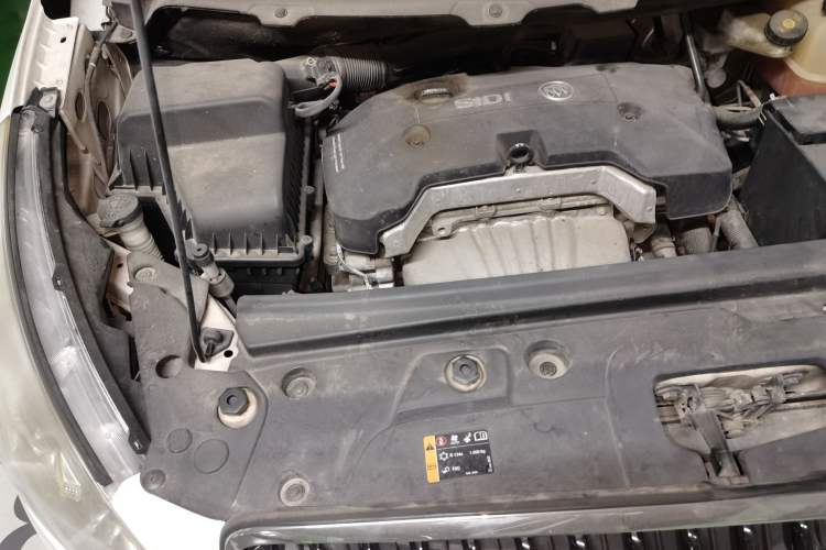 Used Buick GL8 2017 25S Luxury Version China V Standard Engine Bay Right