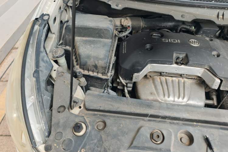 Used Buick GL8 2017 25S Comfort Version China V Standard Engine Bay Right