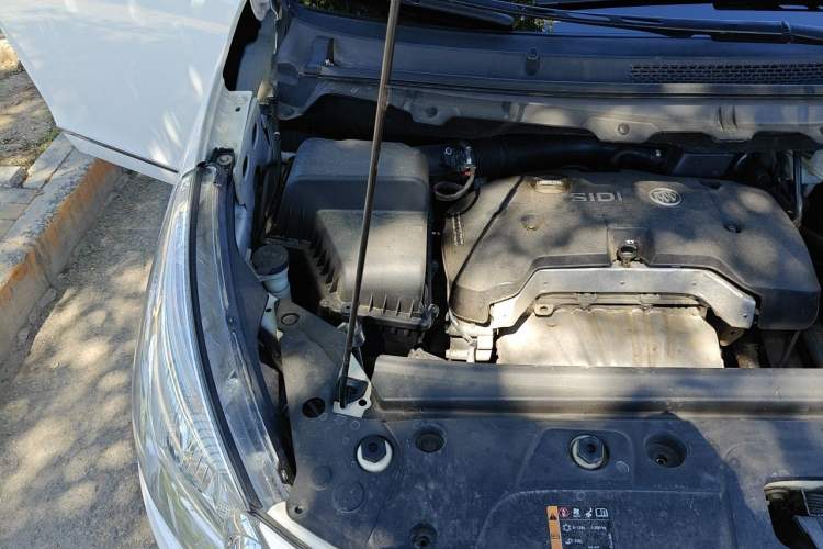 Used Buick GL8 2017 25S Prestige Version China V Standard Engine Bay Right
