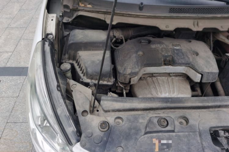 Used Buick GL8 2017 25S Luxury Version China V Standard Engine Bay Right