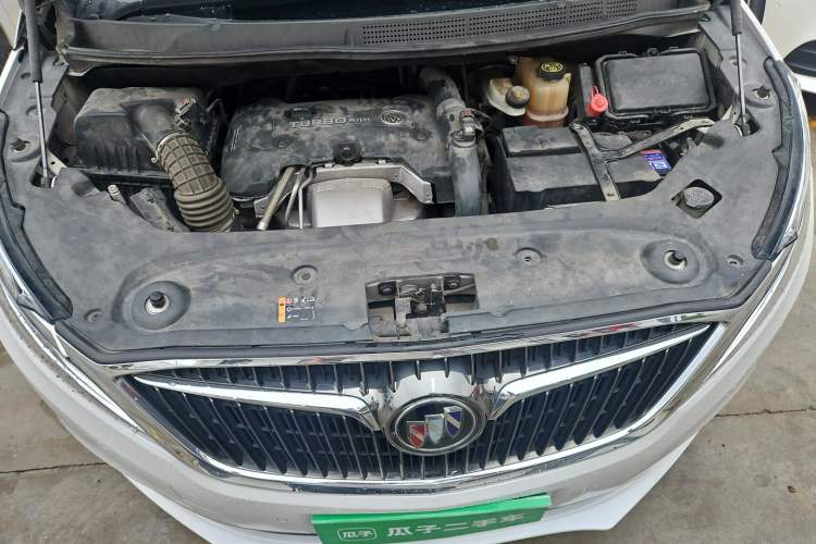 Used Buick GL8 2017 ES 28T Flagship Model China V Standard Engine Bay