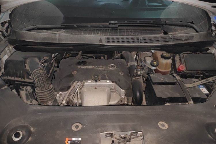 Used Buick GL8 2017 ES 28T Flagship Model China V Standard Engine Bay