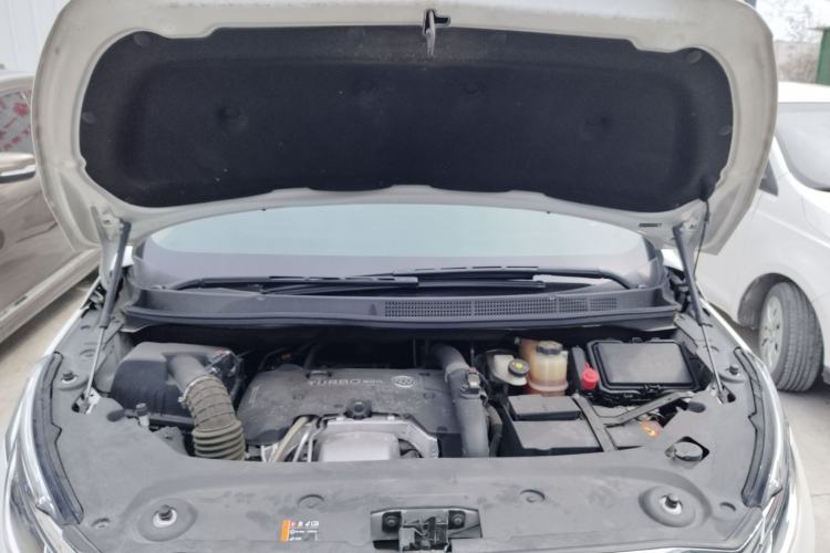 Used Buick GL8 2017 ES 28T Premium Version China V Standard Engine Bay