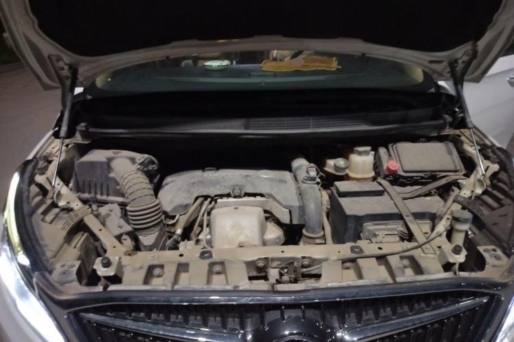 Used Buick GL8 2017 ES 28T Luxury Model China V Standard Engine Bay