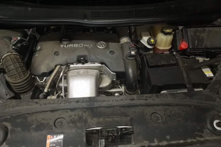 Used Buick GL8 2017 ES 28T Comfort Model China V Standard Engine Bay