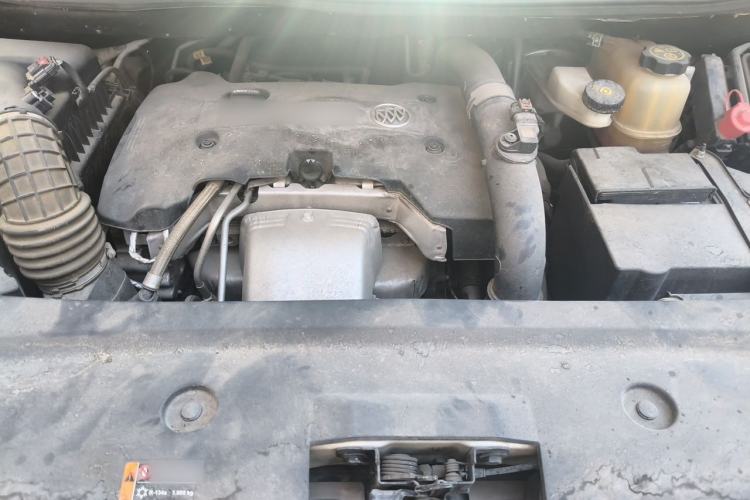Used Buick GL8 2017 ES 28T Luxury Model China V Standard Engine Bay